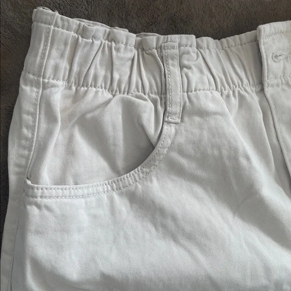 H&M Women's Tan Cargo Shorts - Picture 9 of 10